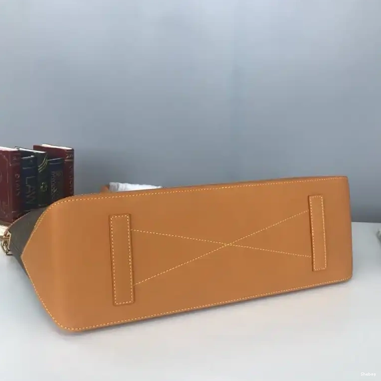 LV 19B57B0001 Bags 0820